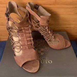 Vince Camuto VC-Fossel Pumps in Smoke Taupe